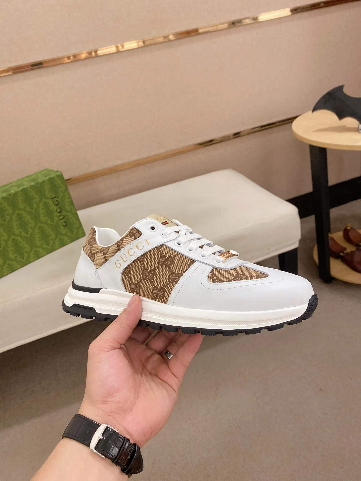 Men's clothing and shoes💰 400💰🇮🇹🇮🇹GUCCI (Gucci) top 🔍🔍 new models are on sale at the same time, the upper 🇮🇹 is imported Italian first-layer cowhide, the lining is fully imported sheepskin 💪💪, completely 1⃣️compared 1⃣️Reproduction🇮🇹💪💪, ⚠Sole: The original sole is specially provided by the original factory, the exclusive movable molded sole is super comfortable, ⚠Original factory follow-up goods, 🔍🔍high quality, you can enter and leave the counter at will, welcome to compare⚠. Code number: 38-44 (45 is custom-made and cannot be returned or exchanged)